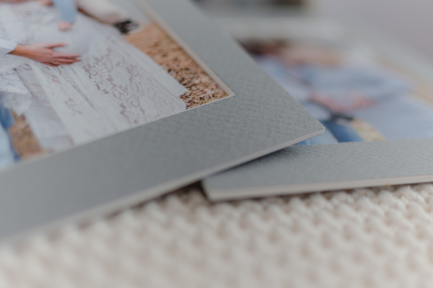 Fotos mit Geschwistern, Outdoor-Shooting, neugeborenenfotografie münchen, Fotos Rosenheim, fotograf rosenheim, fotograf rosenheim, Landshut, München, Familienfotos, Familienshooting, Bilder mit Geschwistern, Bruckmühl