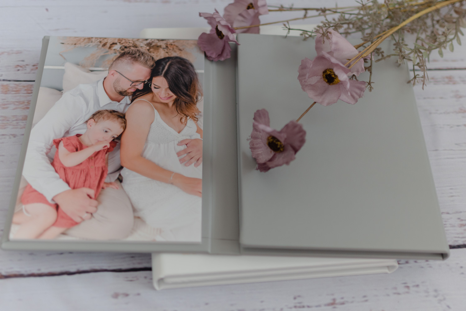 Fotos mit Geschwistern, Outdoor-Shooting, neugeborenenfotografie münchen, Fotos Rosenheim, fotograf rosenheim, fotograf rosenheim, Landshut, München, Familienfotos, Familienshooting, Bilder mit Geschwistern, Bruckmühl