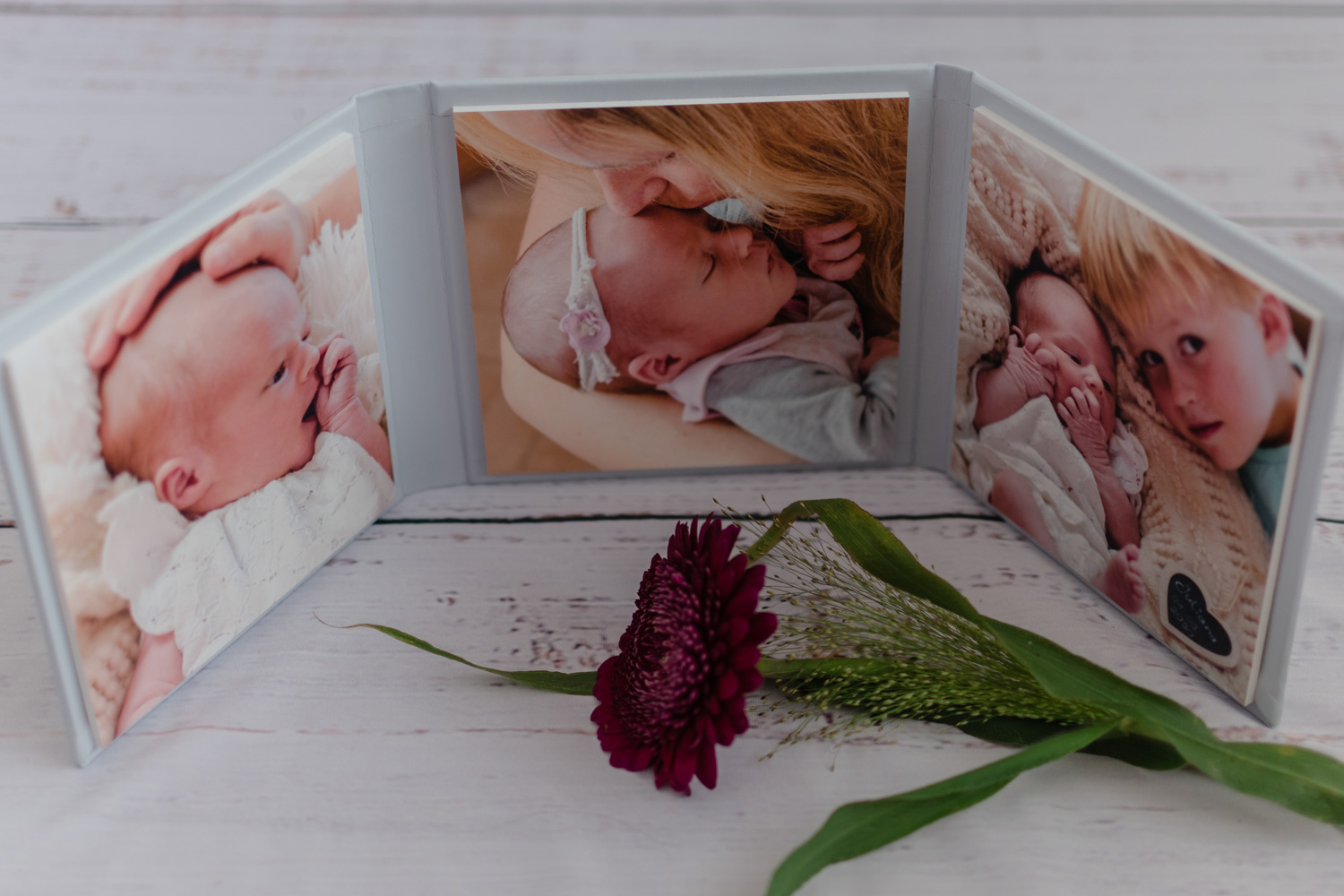 Fotos mit Geschwistern, Outdoor-Shooting, neugeborenenfotografie münchen, Fotos Rosenheim, fotograf rosenheim, fotograf rosenheim, Landshut, München, Familienfotos, Familienshooting, Bilder mit Geschwistern, Bruckmühl